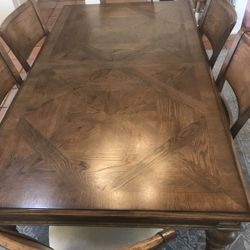 Beautiful Dining Table & Chairs