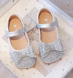 Flat shoes