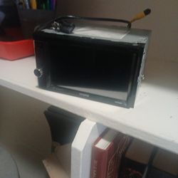 KENWOOD TOUCHSCREEN RADIO 