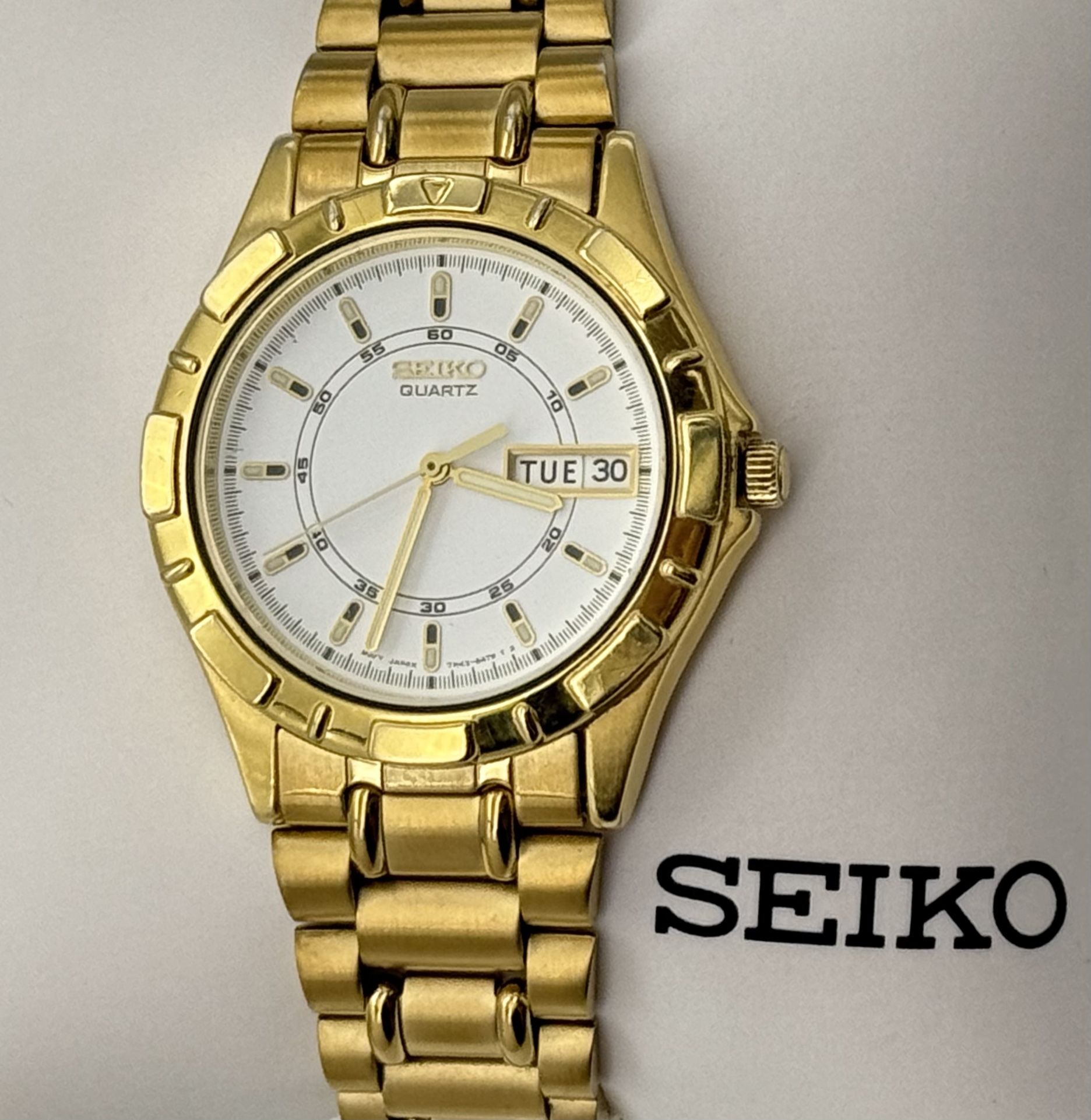 Vintage 2001 Seiko gold tone watch, 36mm size case, 7.5in size wrist bracelet
