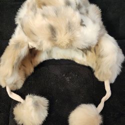 Pottery Barn teen Faux Fur Snow Cap And Booties Set