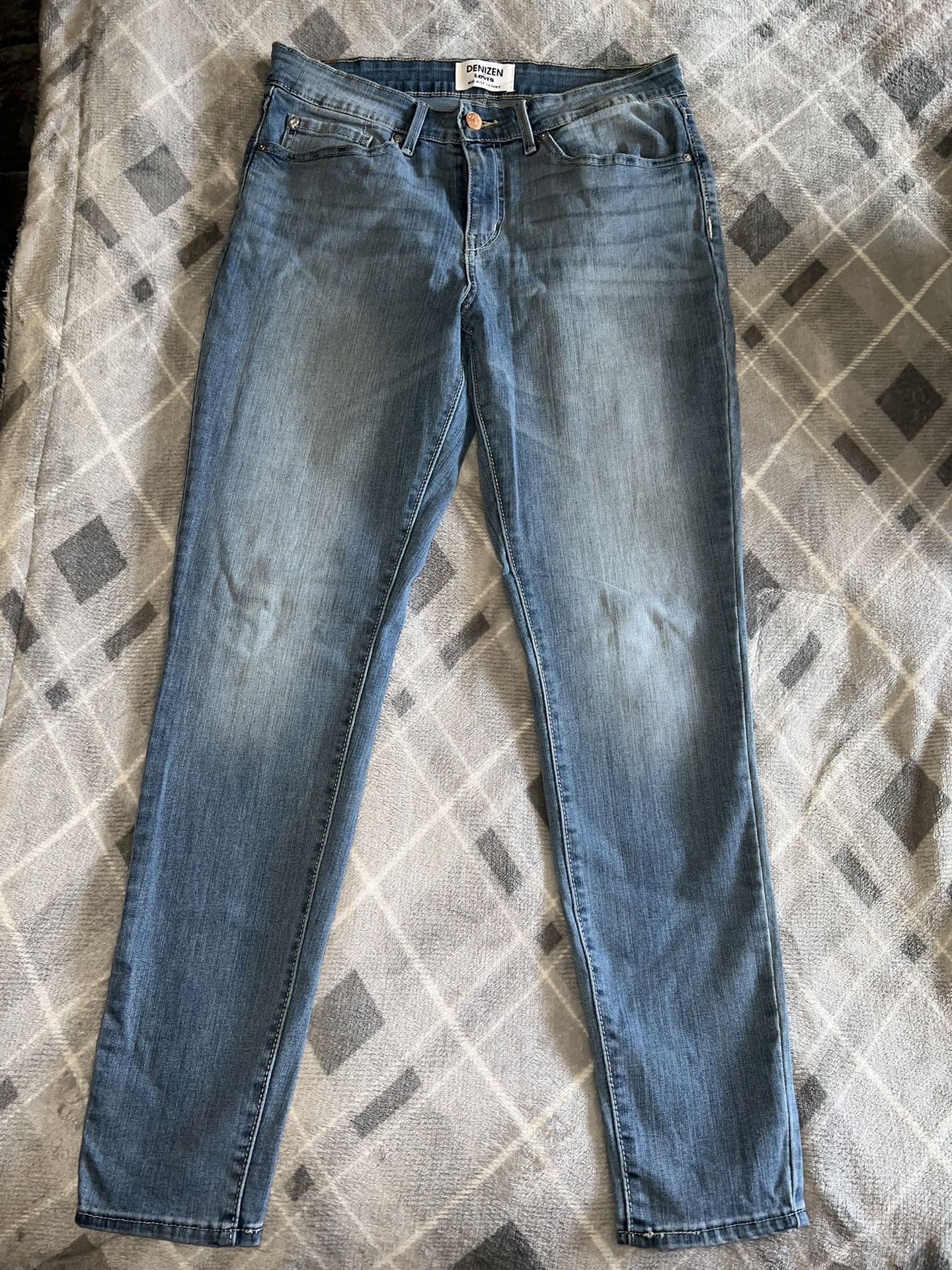 Woman’s Mid Rise, Skinny Jeans