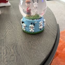 Snoopy Snow Globe 