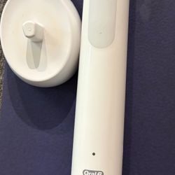Oral B Electric Toothbrush 