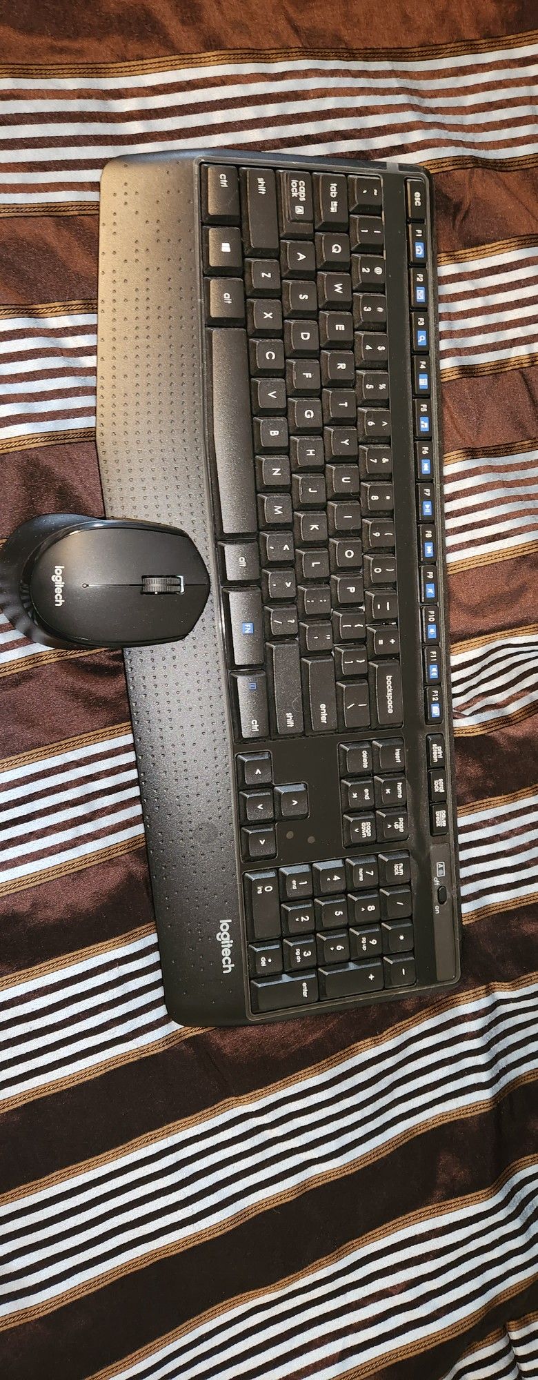 Logitech Wirless Keyboard And Mouse