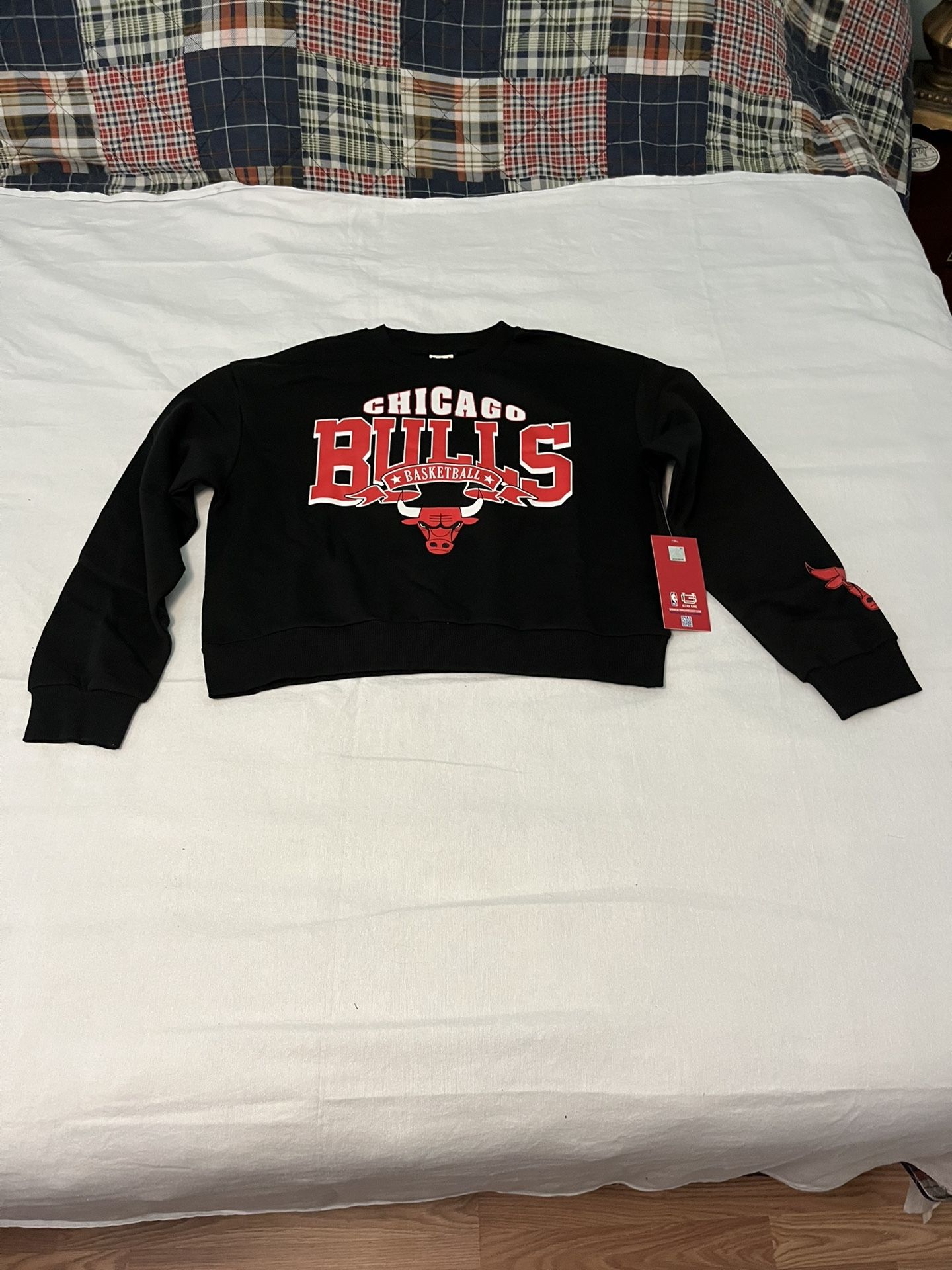 Chicago Bulls NBA Women’s Crop Fleece Sweatshirt NWT Size L 