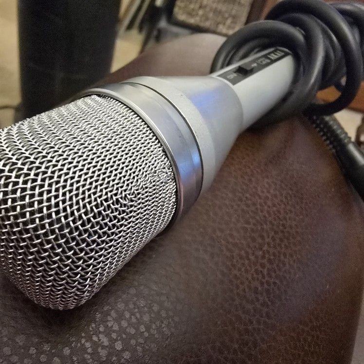Akai ADM-45 Dynamic Microphone Vintage 70s Hard to Find.