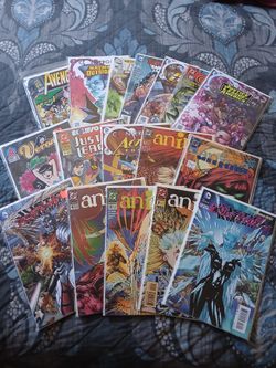 LOT OF 45 COMIC BOOKS