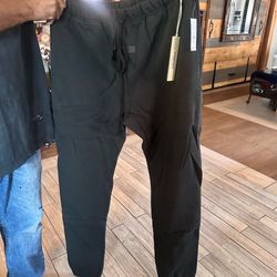 ♥️♥️Brand New ESSENTIALS Sweatpants Size XL  Color Black ♥️♥️
