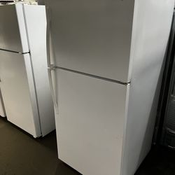 Whirlpool Apartment Size Top Freezer 18 Cu Ft Gloss White 