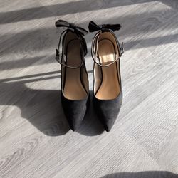 Black Pointed Toe Pumps
