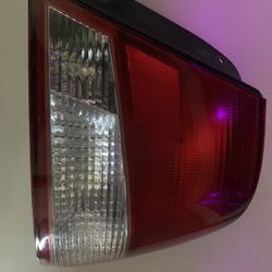 2000-2002 Hyundai Accent Passenger Taillight