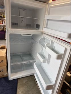 ❄️ INSIGNIA 18 cu ft Refrigerator – White ❄️