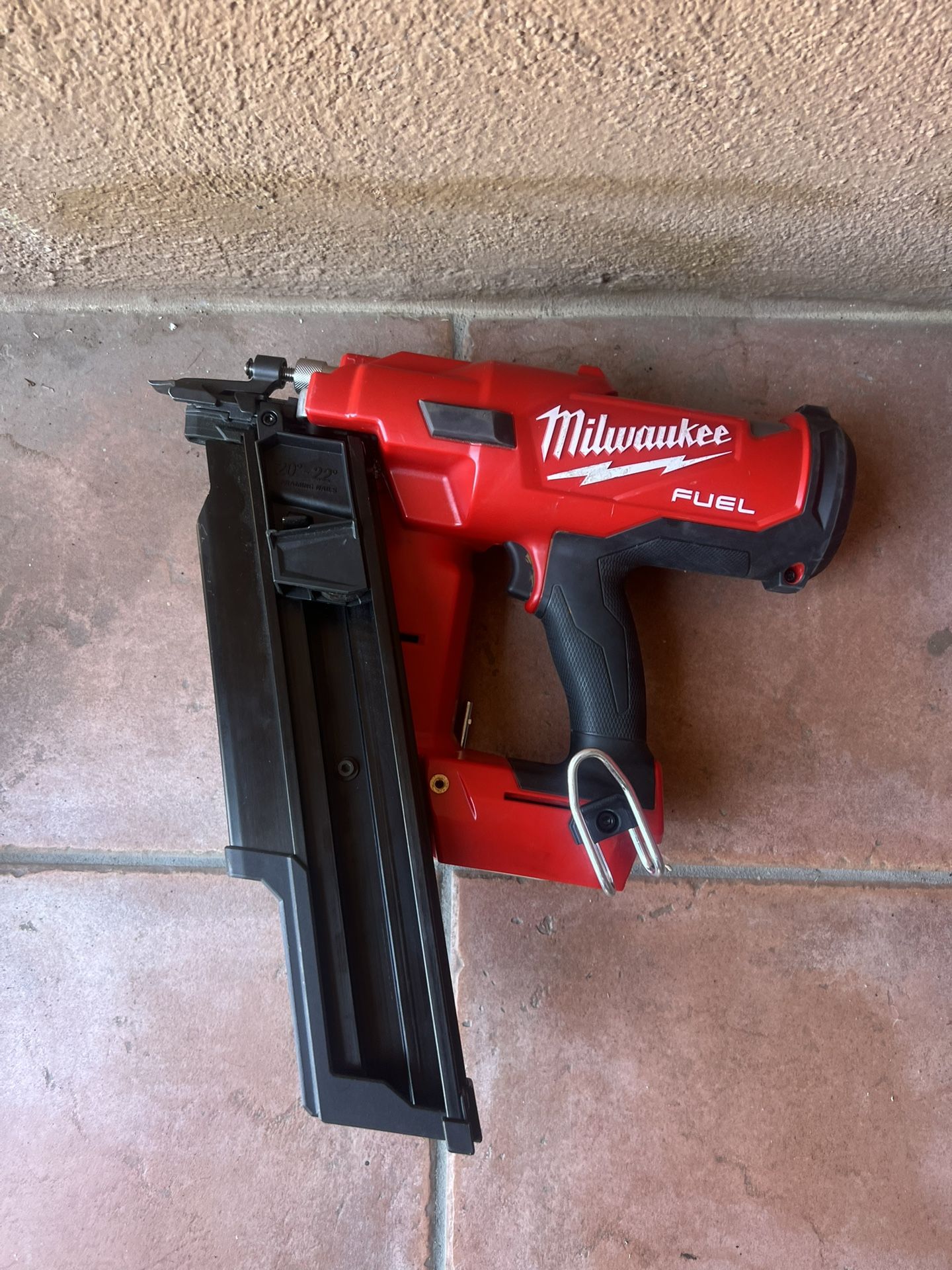 Milwaukee M18 FUEL 3-1/2 in. 18-Volt 21-Degree Lithium-Ion Brushless Cordless Framing Nailer
