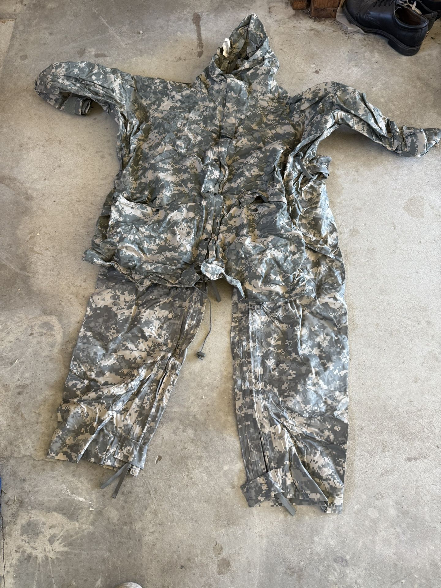 Army Combat Uniform Rain Jacket And Pants