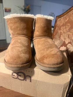 UGG Chestnut Suede Mini Bailey Button Boots size 6