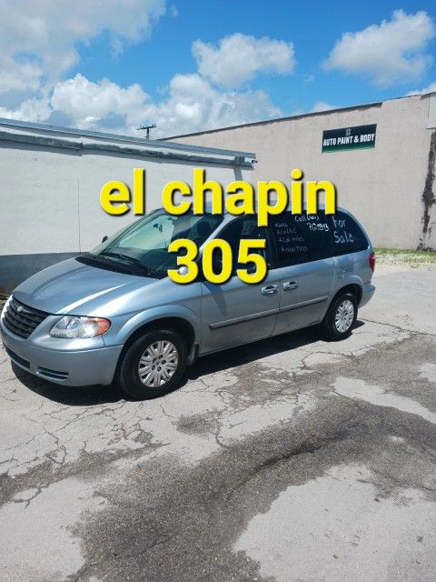 town and country 06 low millage super clean