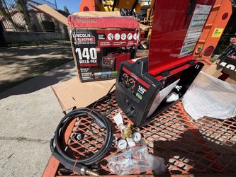 Lincoln Electric 140 Amp Weld Pak 140 HD MIG Wire Welder w/Magnum 100L Gun, Sample Spools MIG Wire and 2 Flux-Cored Wire 115V Starter Kit.  $620