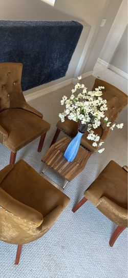 Set of 4 Tufted Dining Chairs.