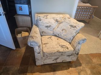 Nice accent chair.