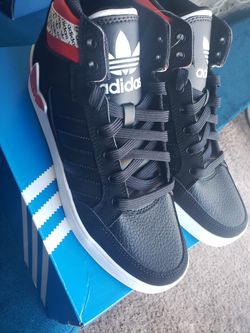 Adidas hardcourt hi men's size 7 brand new never worn