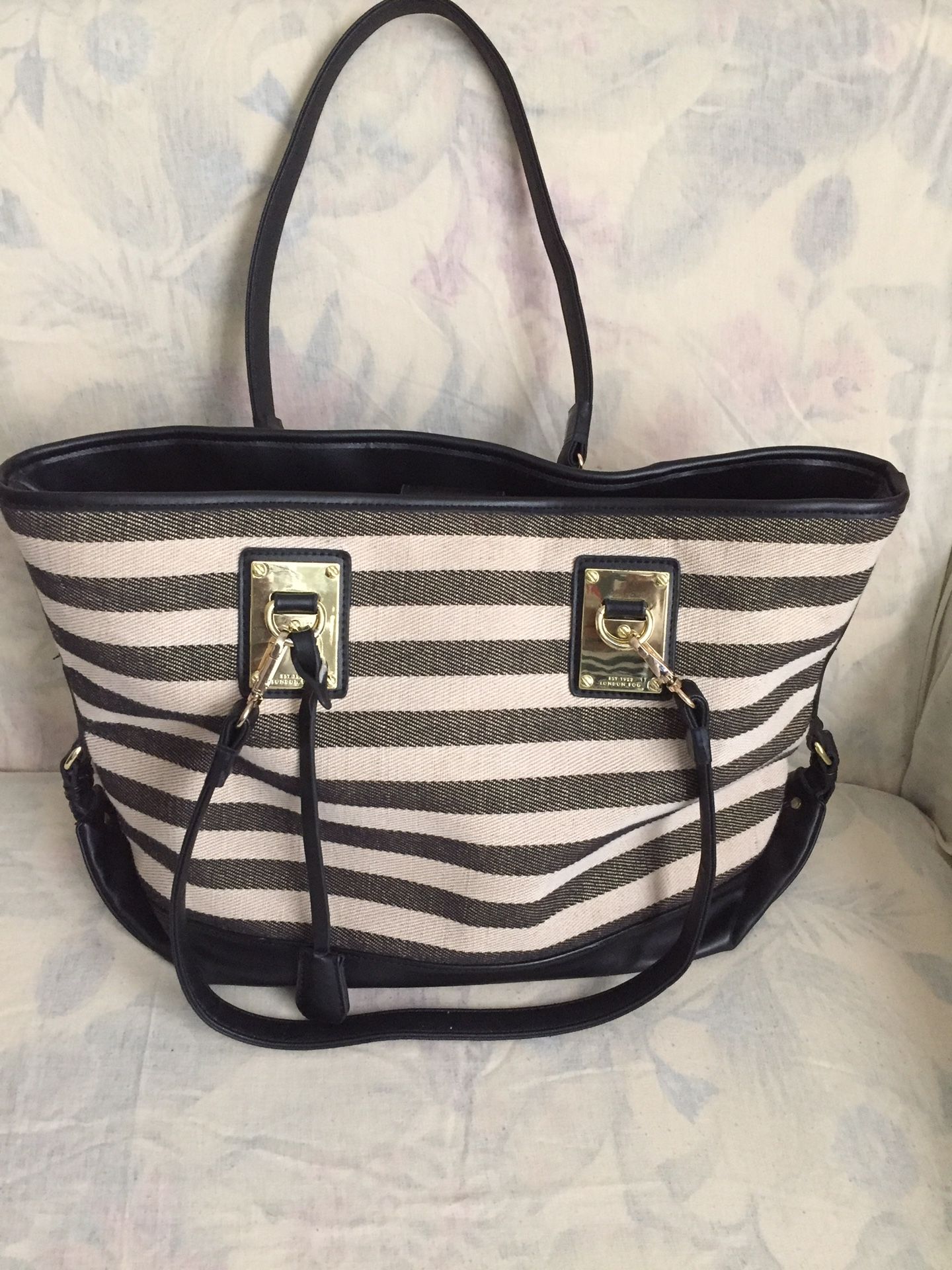 Tan and black striped purse. London Fog.