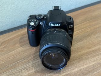 Nikon D40 DSLR DX 6mp Digital Camera 18-55mm lens Kit