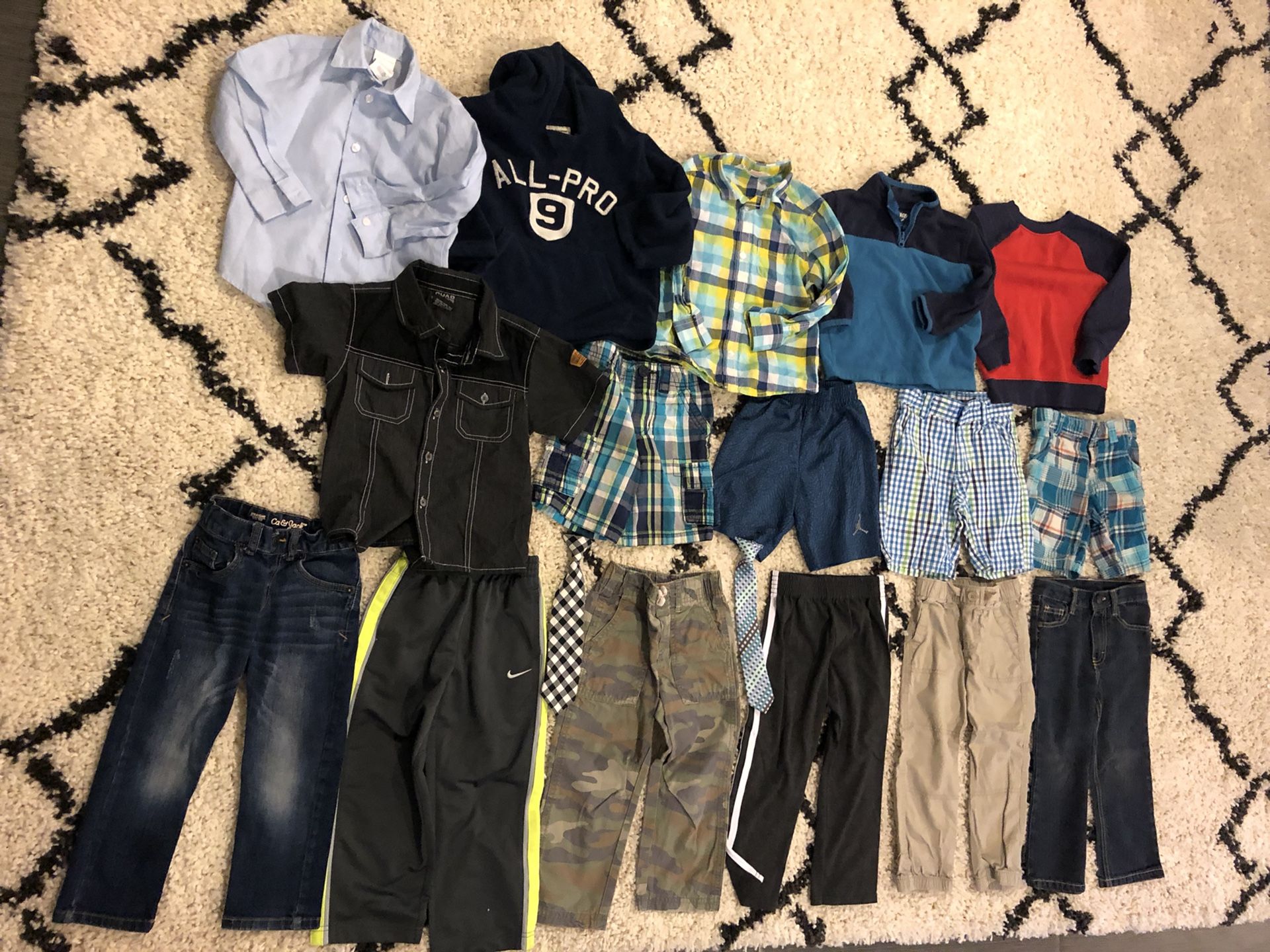 No stain - no holes - 3T clothes boy toddler kid child lot bundle 18 piece pants shirts button up tie tops bottoms shorts