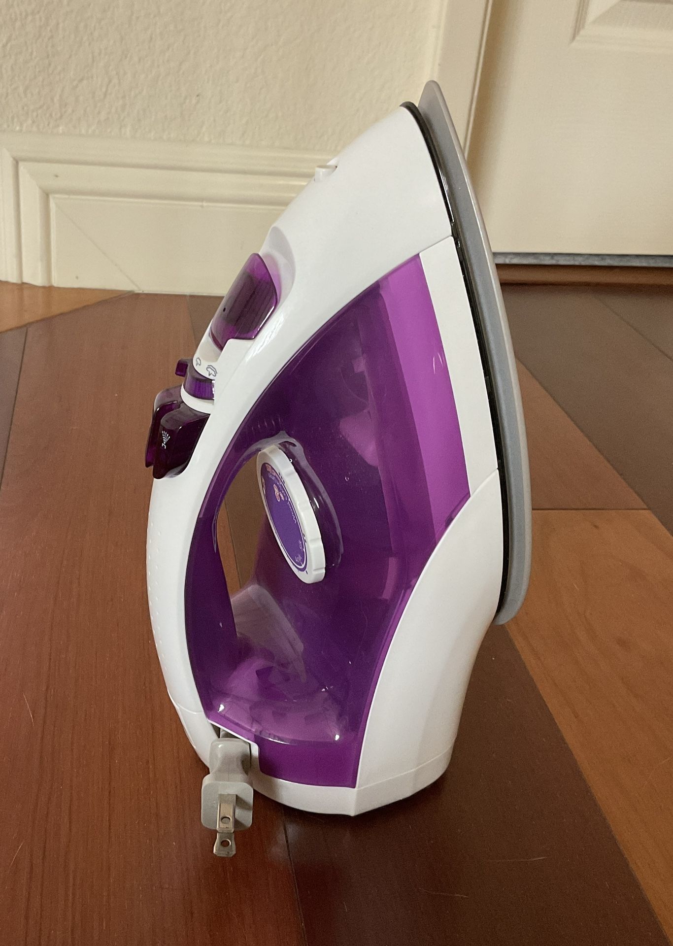Panasonic NI-E650TR Steam/Dry Iron with Titanium, Non-Stick Coated Curved Soleplate White / Violet