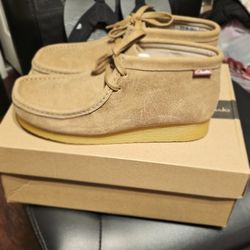 MEN'S OR BOYS CLARKS BOOTS SIZE 7M