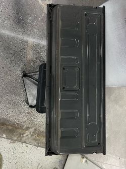 22 jeep gladiator tailgate w/camera hole