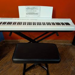 Yamaha P125 KEYBOARD + EXTRAS / OVER $1000 INVESTED 