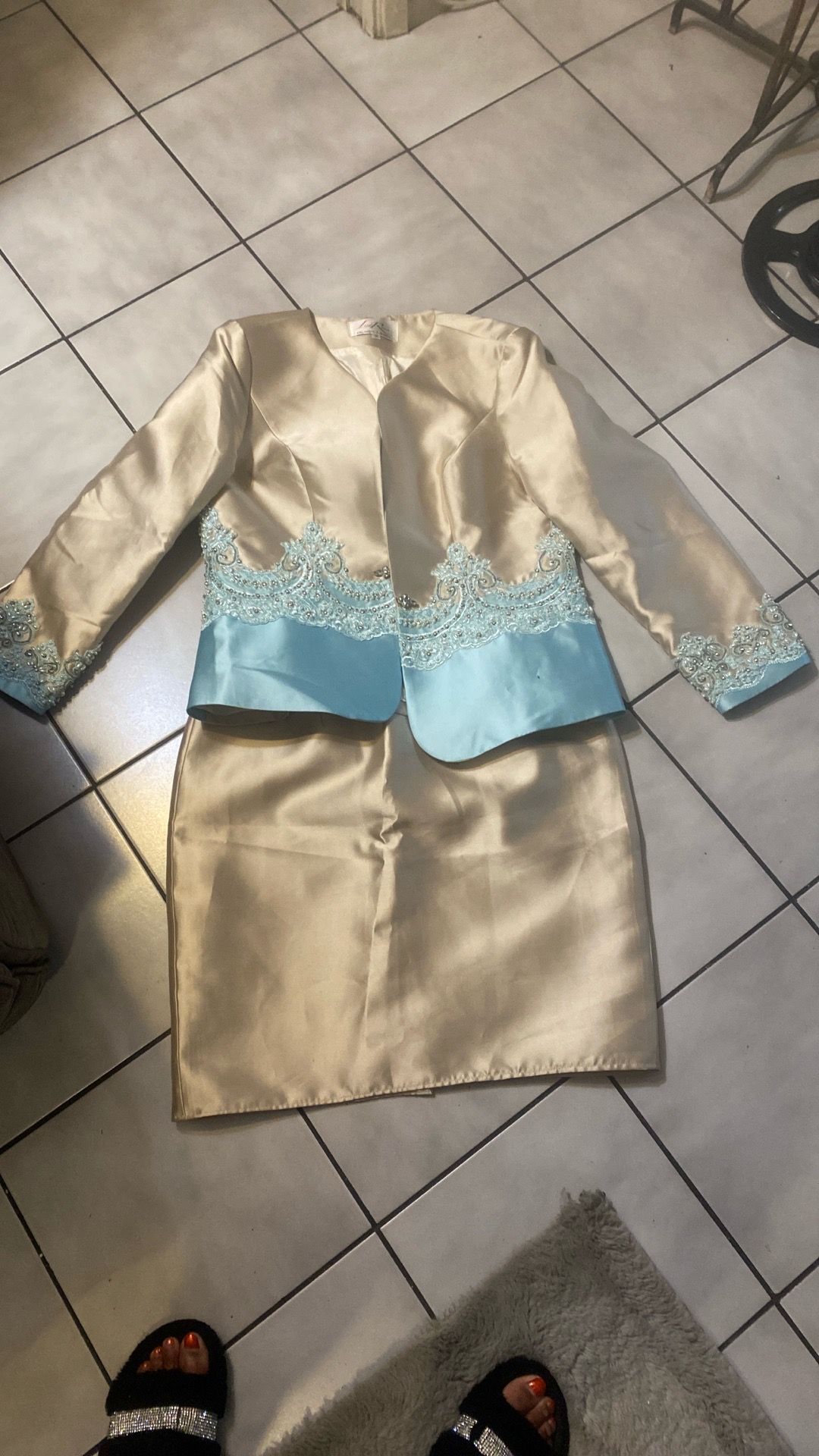 Skirt suit