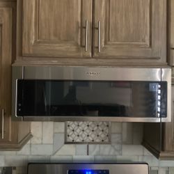 Whirlpool Microwave  Not Working Good For Parts 