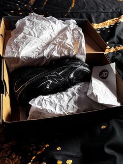 New balance 740 Size 5mens fits 5.5 & 6