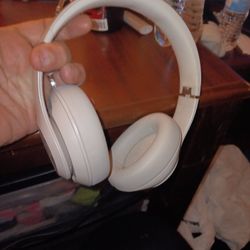 Beats Studio Pro