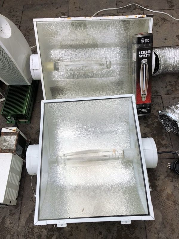 1000 watt grow light! Perfect condition! Need to sell TODAY. OBO