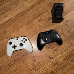 Xbox one controllers and charging base