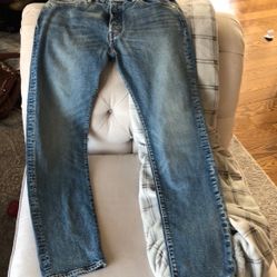 Levis 501 34x3 light wash button holes