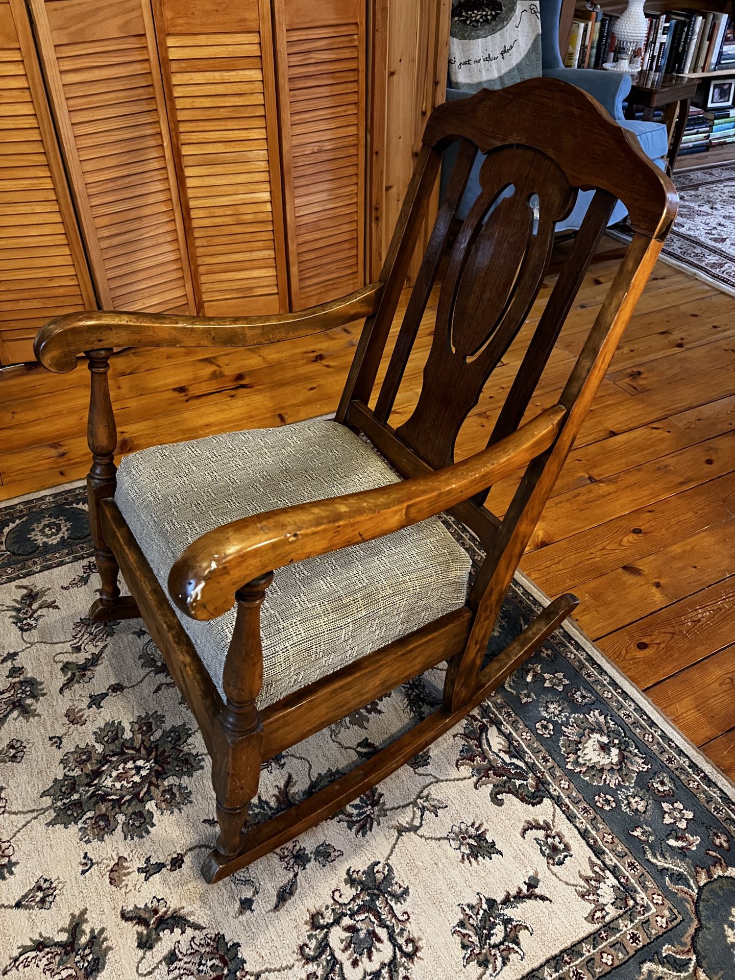 Beautiful antique oak rocking chair