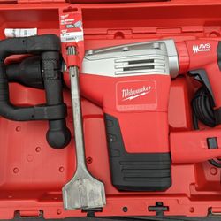 Milwaukee Heavy Duty Demolition Hammer With  3x12 Scaling Chisel 