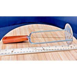 Vintage Bakelite Butterscotch Caramel Potato Masher Androck, Kitchen Utensil Gadget