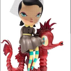 ✨Lucy Curious Dark Harbor 7" Figurine!!! ✨