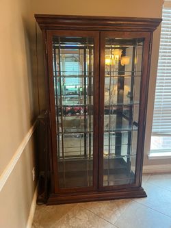 Like new China Cabinet