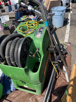 Carpet clanging machine