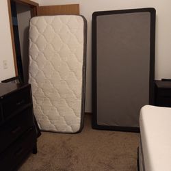Twin Matress And Boxspring