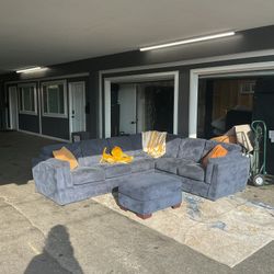 Sectional Sofa/ Couch DELIVERY AVAILABLE 