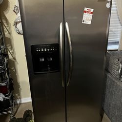 Refrigerator Freezer - Side by Side 