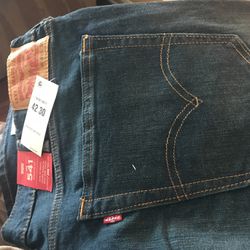 Levi Mens Jeans 2pair For 25.00