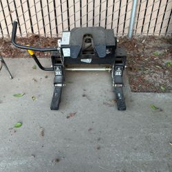Fifth Wheel Hitch